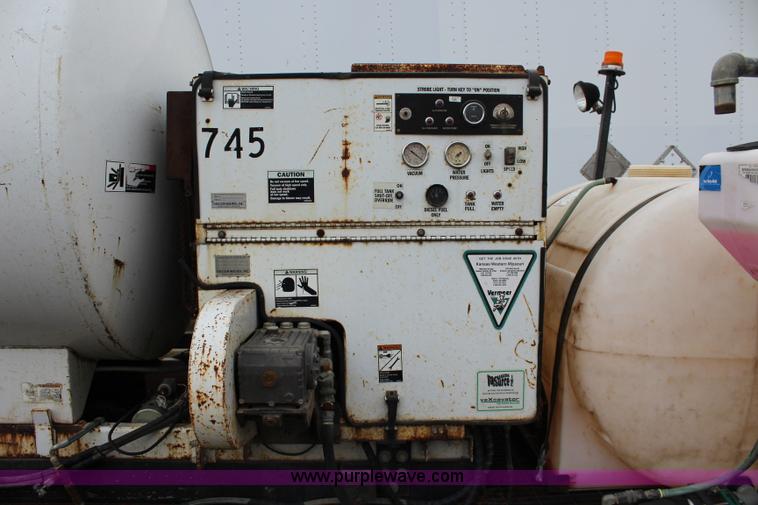 image for item L2364 2000 Vaxcavator VS-800 vacuum excavator