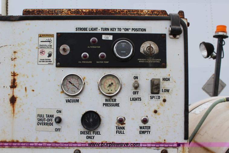 image for item L2364 2000 Vaxcavator VS-800 vacuum excavator