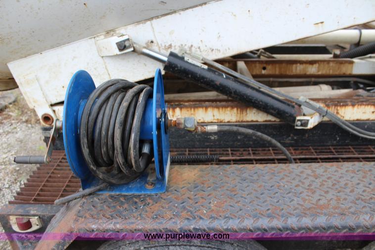 image for item L2364 2000 Vaxcavator VS-800 vacuum excavator