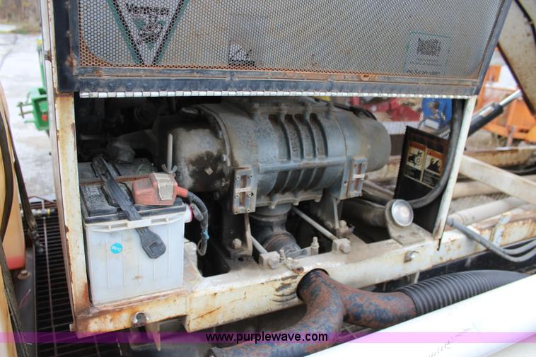 image for item L2364 2000 Vaxcavator VS-800 vacuum excavator