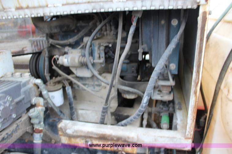 image for item L2364 2000 Vaxcavator VS-800 vacuum excavator