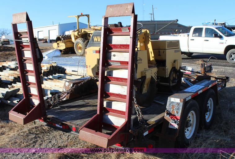 image for item L2432 2006 Towmaster T10DD equipment trailer