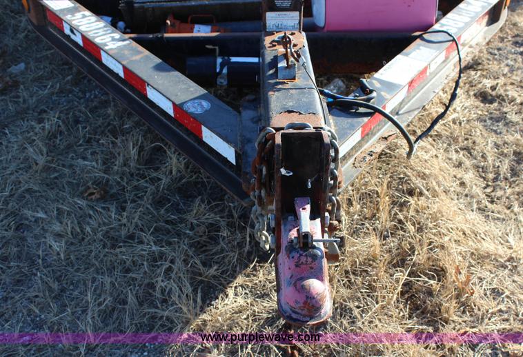 image for item L2432 2006 Towmaster T10DD equipment trailer