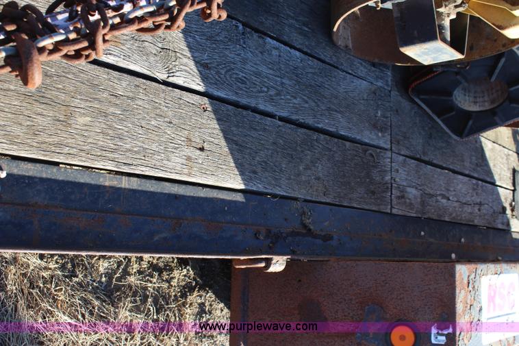 image for item L2432 2006 Towmaster T10DD equipment trailer