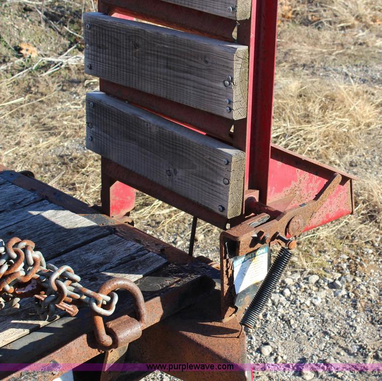 image for item L2432 2006 Towmaster T10DD equipment trailer