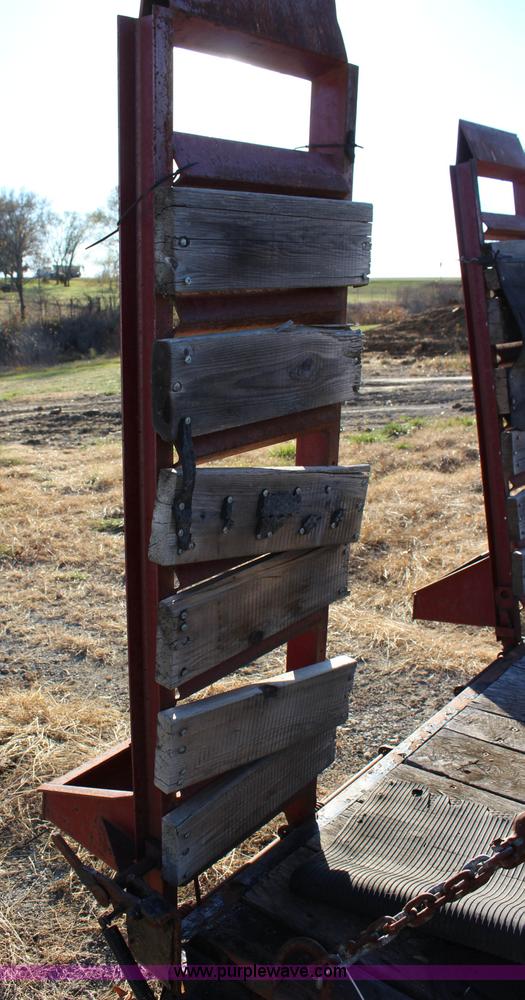 image for item L2432 2006 Towmaster T10DD equipment trailer