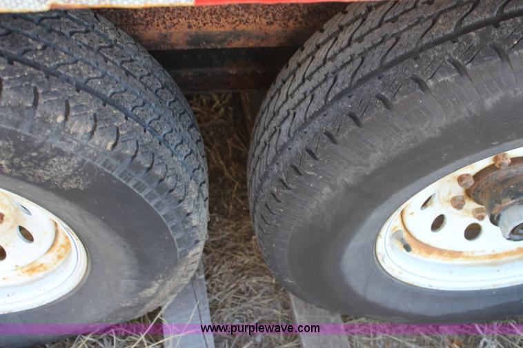 image for item L2432 2006 Towmaster T10DD equipment trailer