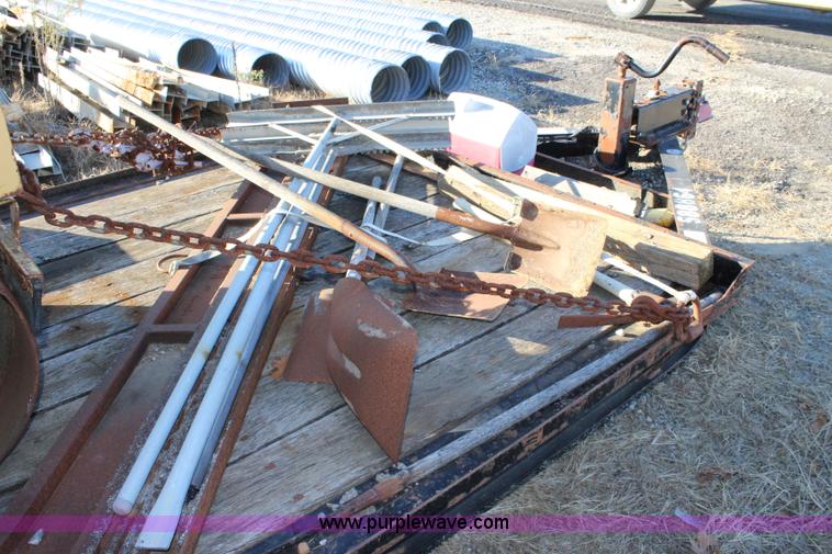 image for item L2432 2006 Towmaster T10DD equipment trailer