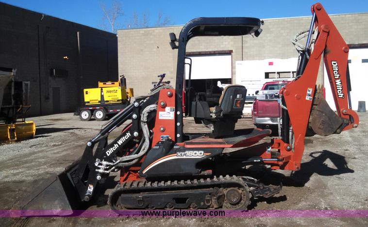 image for item L3003 2007 Ditch Witch XT1600 tool carrier