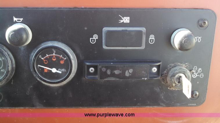 image for item L3003 2007 Ditch Witch XT1600 tool carrier