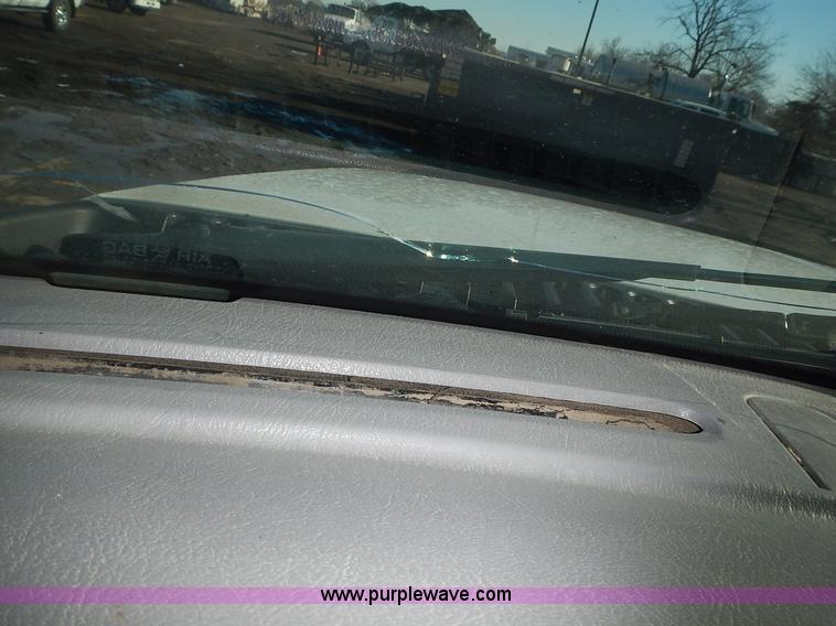 image for item L3595 1999 Ford F450 Super Duty flatbed truck