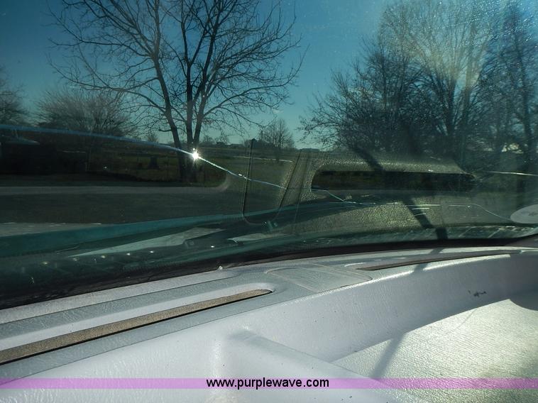 image for item L3595 1999 Ford F450 Super Duty flatbed truck