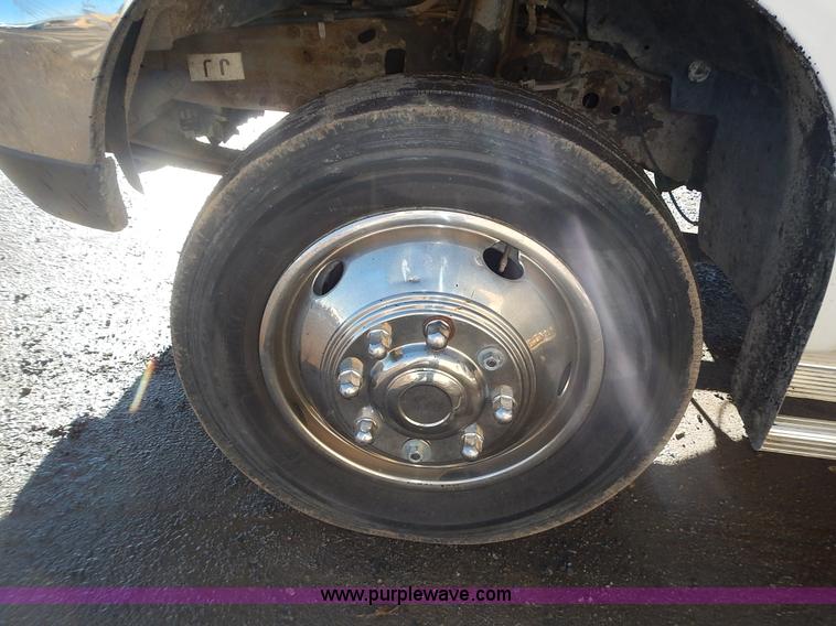 image for item L3595 1999 Ford F450 Super Duty flatbed truck