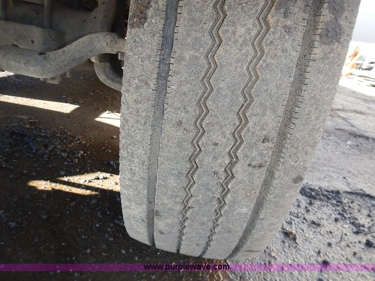 image for item L3595 1999 Ford F450 Super Duty flatbed truck