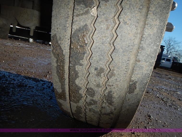 image for item L3595 1999 Ford F450 Super Duty flatbed truck