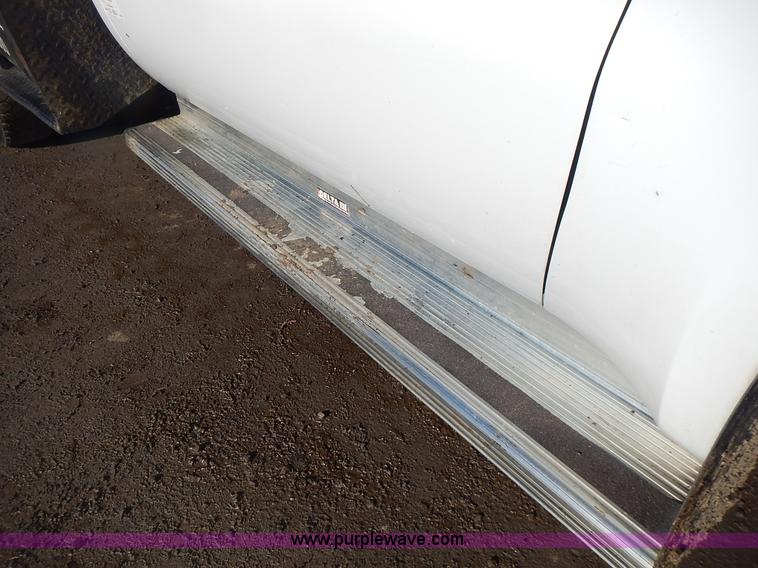 image for item L3595 1999 Ford F450 Super Duty flatbed truck