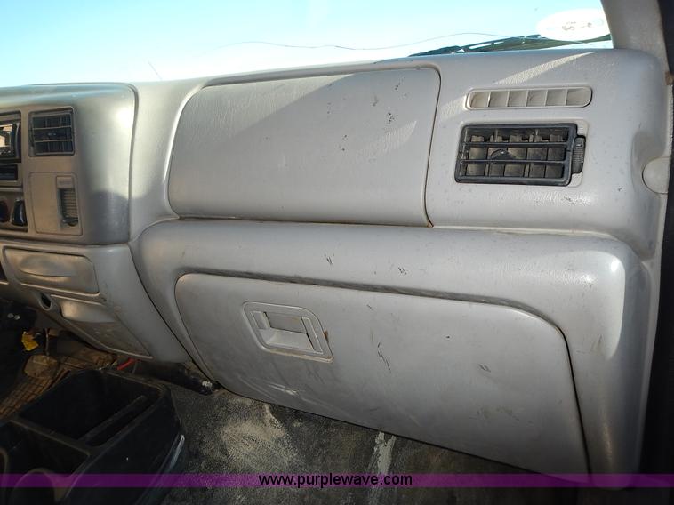 image for item L3595 1999 Ford F450 Super Duty flatbed truck