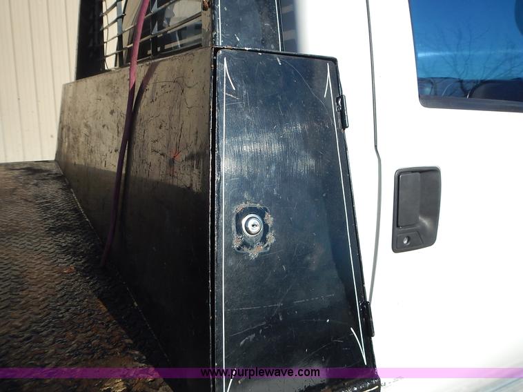 image for item L3595 1999 Ford F450 Super Duty flatbed truck