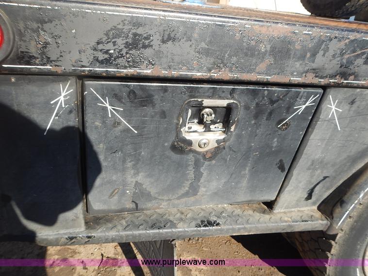 image for item L3595 1999 Ford F450 Super Duty flatbed truck