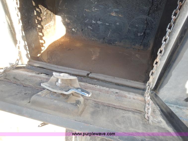 image for item L3595 1999 Ford F450 Super Duty flatbed truck