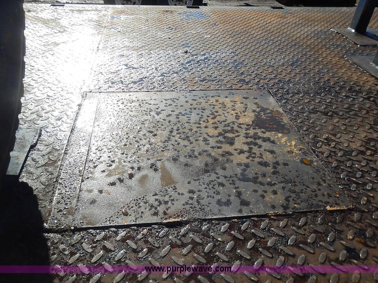 image for item L3595 1999 Ford F450 Super Duty flatbed truck