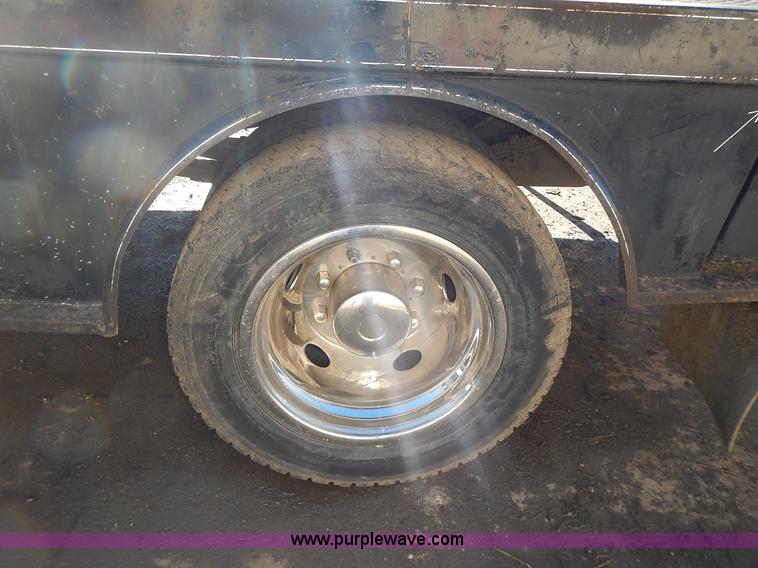 image for item L3595 1999 Ford F450 Super Duty flatbed truck