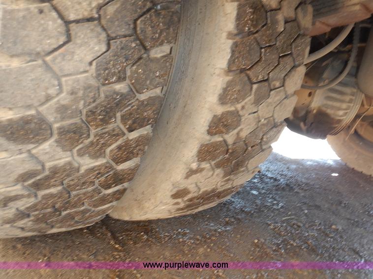 image for item L3595 1999 Ford F450 Super Duty flatbed truck