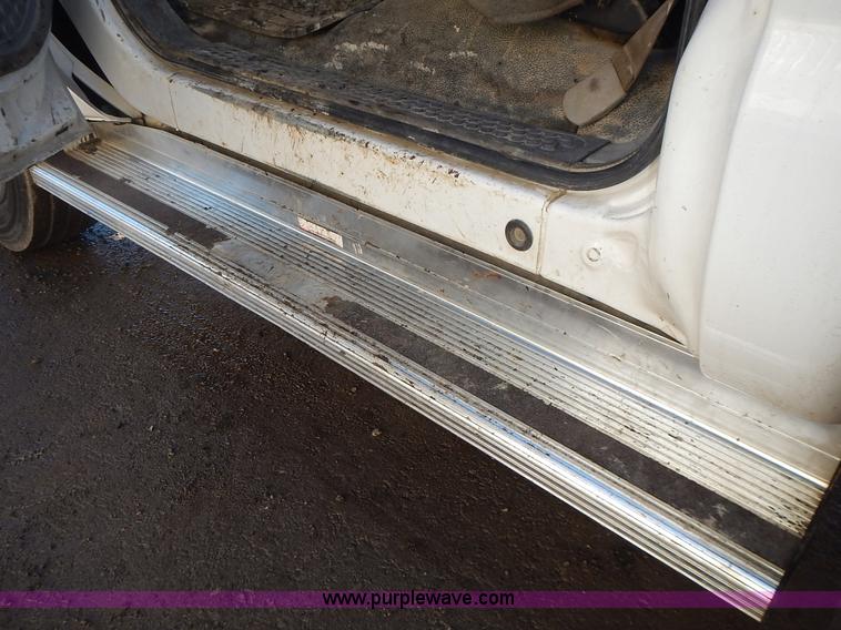 image for item L3595 1999 Ford F450 Super Duty flatbed truck