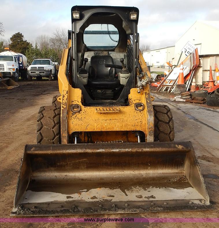 image for item L3598 Caterpillar 272D skid steer