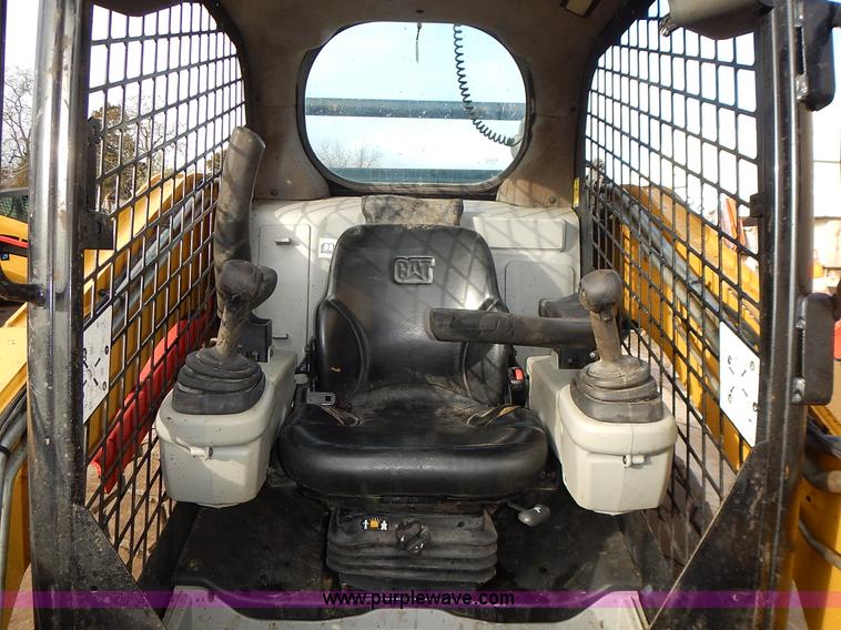 image for item L3598 Caterpillar 272D skid steer