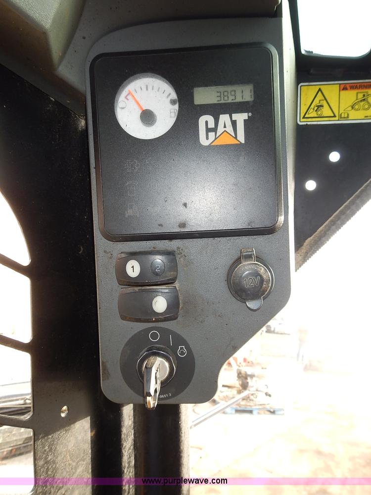 image for item L3598 Caterpillar 272D skid steer