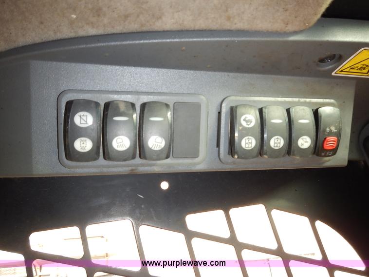 image for item L3598 Caterpillar 272D skid steer