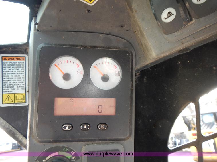 image for item L3598 Caterpillar 272D skid steer