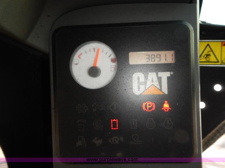 image for item L3598 Caterpillar 272D skid steer