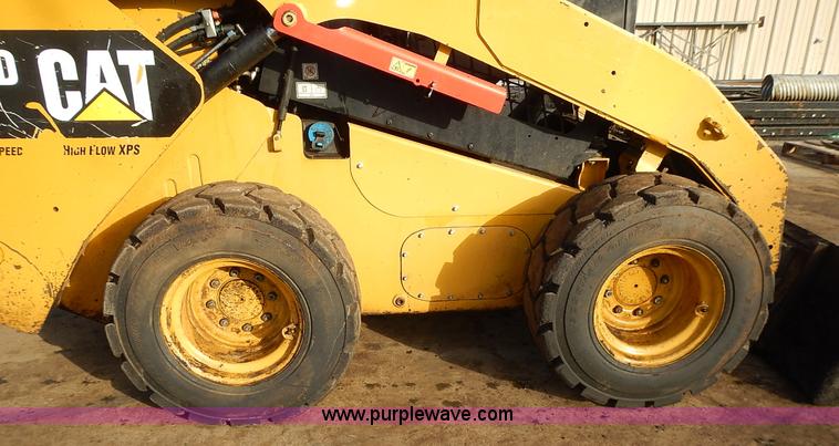 image for item L3598 Caterpillar 272D skid steer