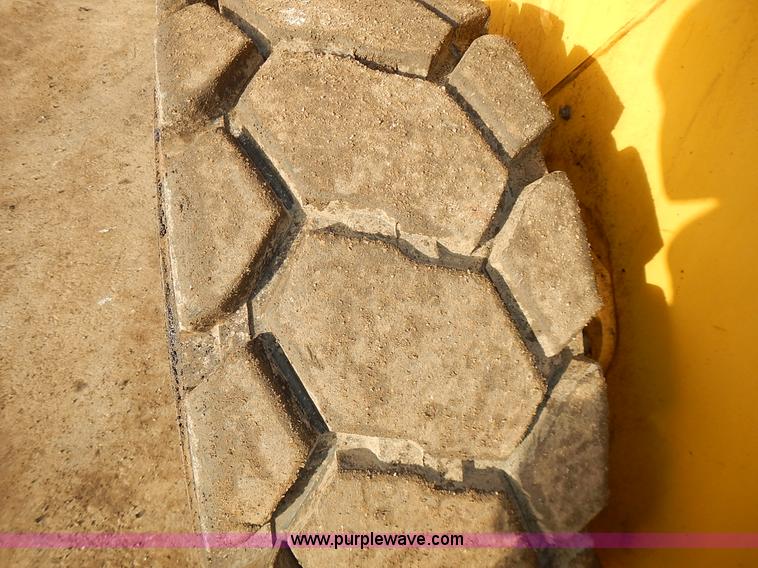 image for item L3598 Caterpillar 272D skid steer