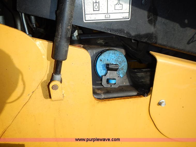 image for item L3598 Caterpillar 272D skid steer