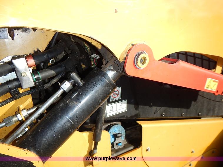 image for item L3598 Caterpillar 272D skid steer