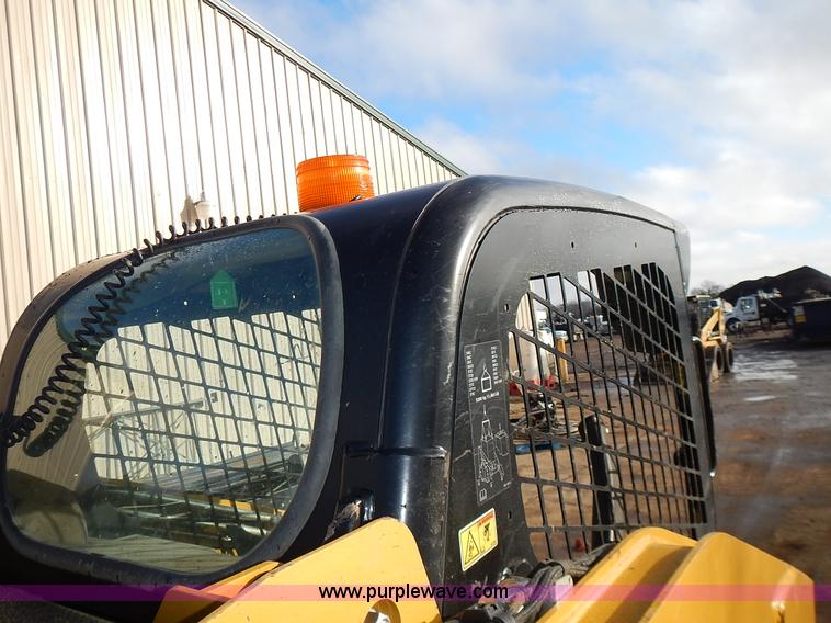 image for item L3598 Caterpillar 272D skid steer