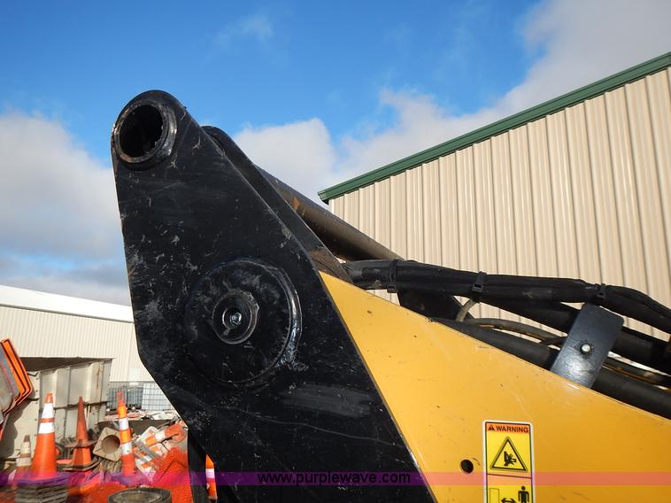 image for item L3598 Caterpillar 272D skid steer