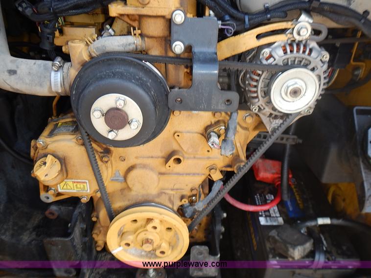 image for item L3598 Caterpillar 272D skid steer