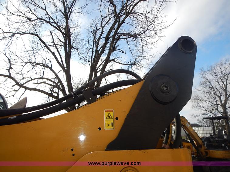 image for item L3598 Caterpillar 272D skid steer