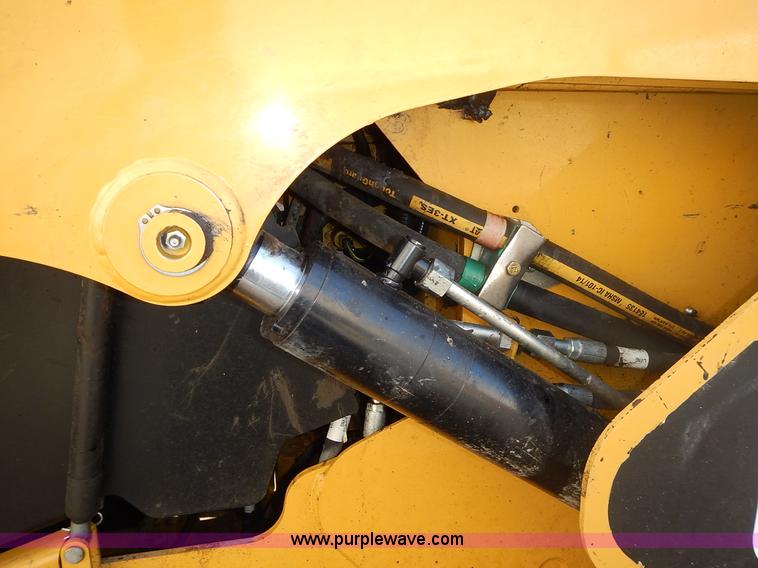 image for item L3598 Caterpillar 272D skid steer
