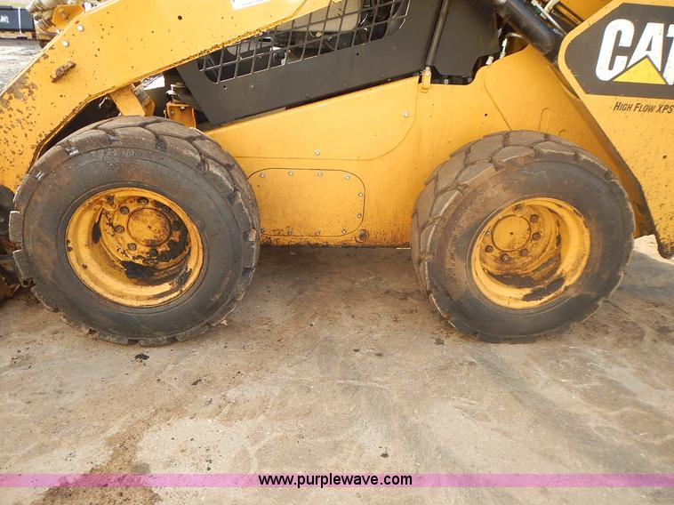 image for item L3598 Caterpillar 272D skid steer