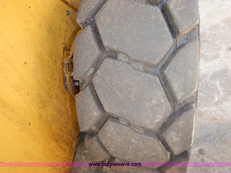 image for item L3598 Caterpillar 272D skid steer