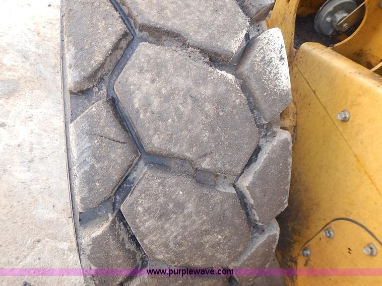 image for item L3598 Caterpillar 272D skid steer