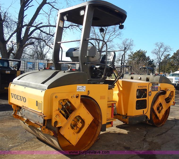 image for item L3600 Volvo DD70HF double drum roller