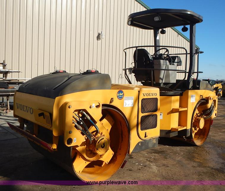 image for item L3600 Volvo DD70HF double drum roller