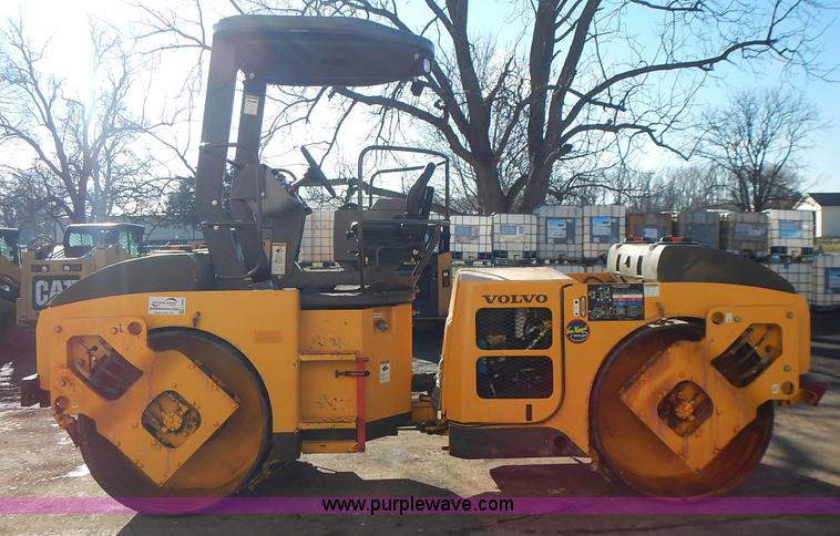 image for item L3600 Volvo DD70HF double drum roller