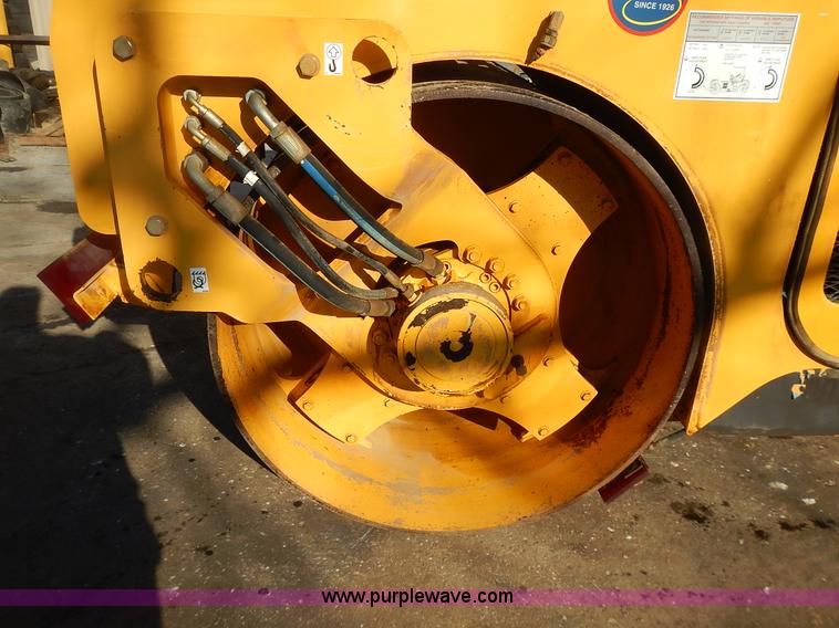 image for item L3600 Volvo DD70HF double drum roller